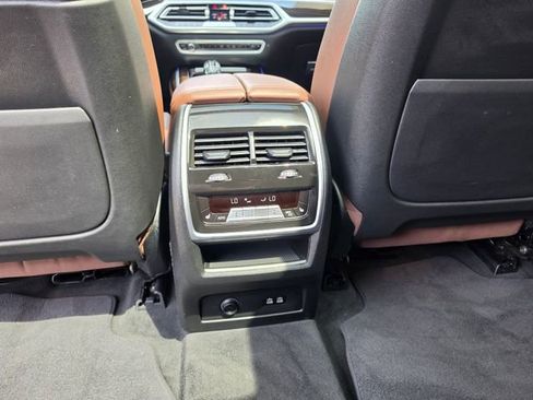 Used 2021 BMW X7 xDrive40i w/ M Sport Package AWD/4WD image 29