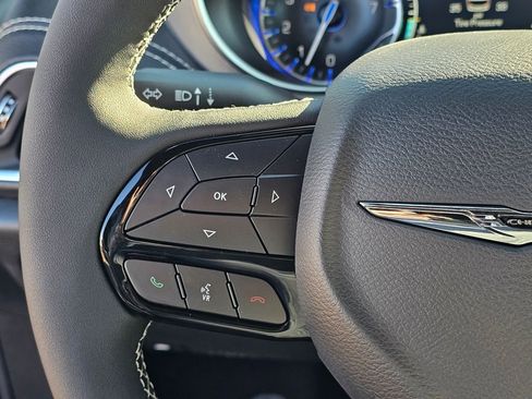 New 2026 Chrysler Pacifica Limited w/ Uconnect Theater Family Group image 17