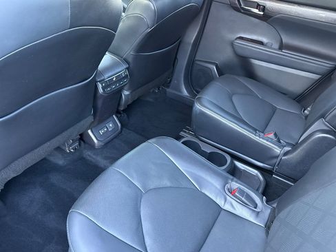Certified 2022 Toyota Highlander Platinum image 15