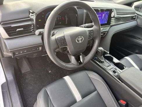 Used 2025 Toyota Camry SE image 17