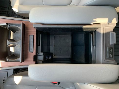 Used 2022 Toyota Sienna XLE AWD/4WD image 24