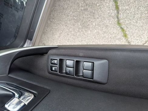 Used 2013 Nissan Rogue S w/ Special Edition Pkg AWD/4WD image 9
