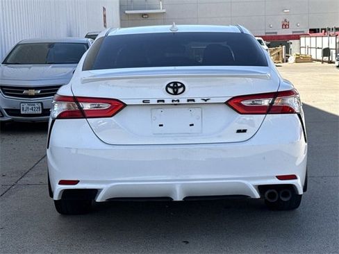 Used 2020 Toyota Camry SE w/ Convenience Package image 5