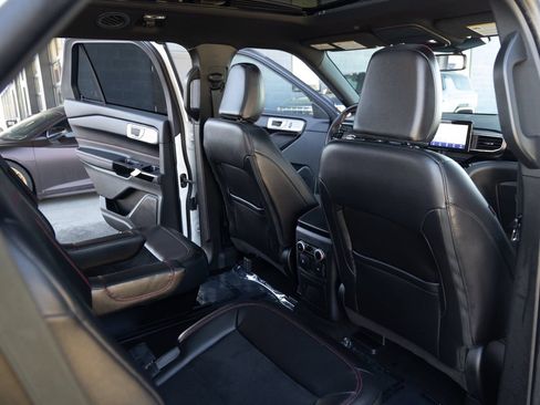 Used 2023 Ford Explorer ST-Line w/ Class IV Trailer Tow Package AWD/4WD image 23