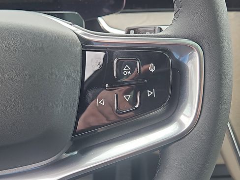 New 2025 Volvo EX90 Plus w/ Protection Package Premier image 16