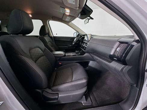 Used 2024 Nissan Pathfinder SV image 31