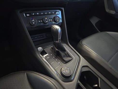 Used 2019 Volkswagen Tiguan SE AWD/4WD image 26