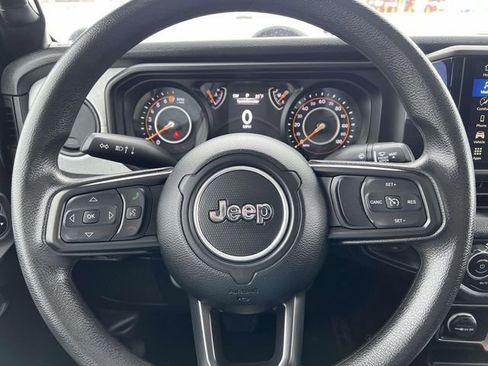 Used 2025 Jeep Gladiator Sport AWD/4WD image 16
