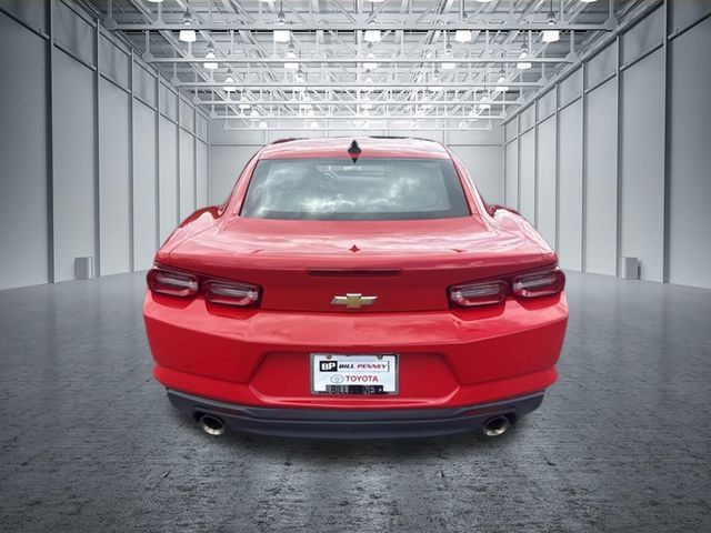 Used 2022 Chevrolet Camaro LT RWD image 4