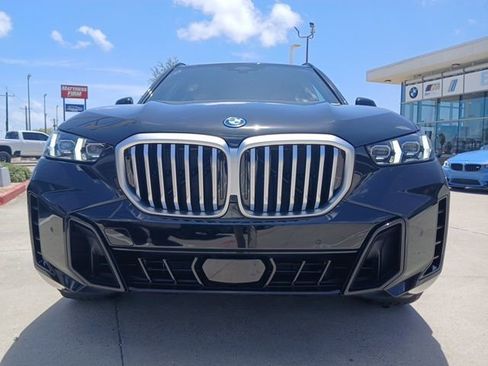 New 2026 BMW X5 xDrive50e image 2