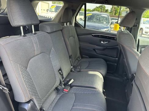 Certified 2025 Honda Pilot Sport image 9