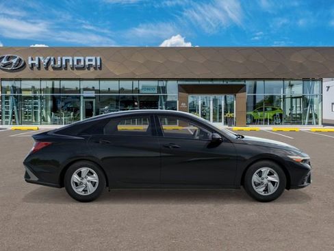 New 2026 Hyundai Elantra SE FWD image 7