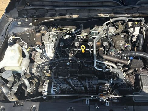 Used 2025 Nissan Altima 2.5 SV FWD image 29