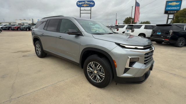 Certified 2026 Chevrolet Traverse LT w/ Driver Confidence Package FWD image 2