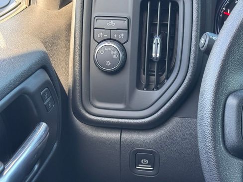 Used 2022 Chevrolet Silverado 1500 Custom image 23