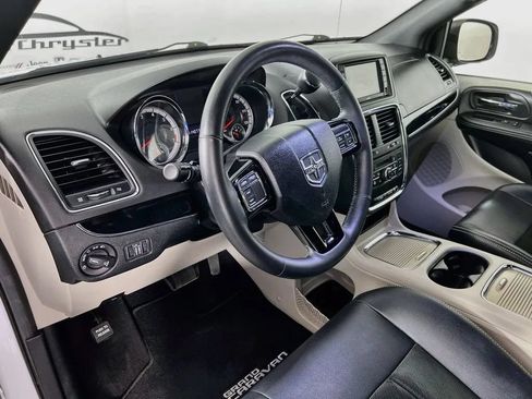 Used 2018 Dodge Grand Caravan SXT w/ Driver Convenience Group FWD image 10