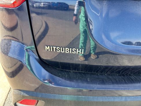 Used 2018 Mitsubishi Outlander ES image 9