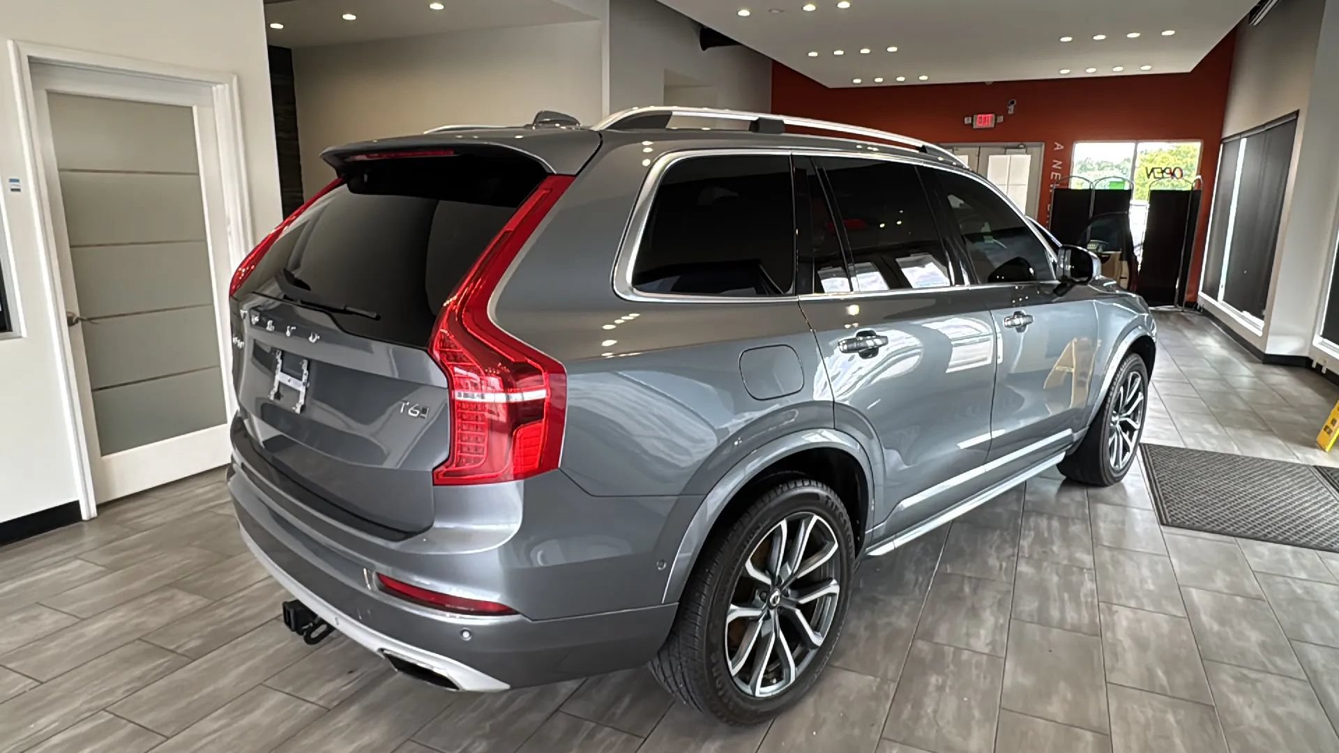 Used 2017 Volvo XC90 T6 Momentum w/ Vision Package AWD/4WD image 12