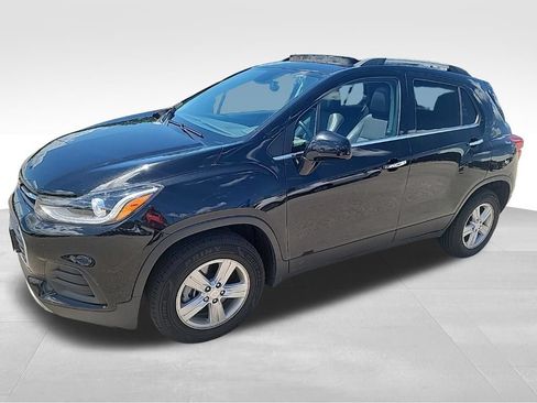Certified 2020 Chevrolet Trax LT w/ Sun & Sound Package AWD/4WD image 6