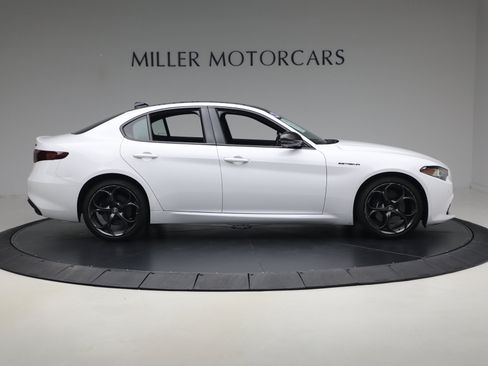 Used 2023 Alfa Romeo Giulia Estrema AWD/4WD image 9