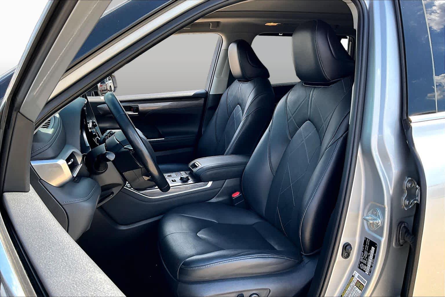 Used 2021 Toyota Highlander Limited AWD/4WD image 8