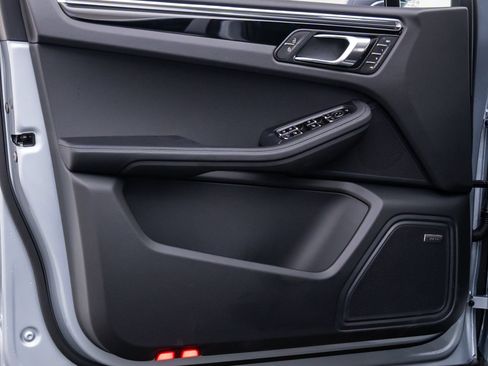 Certified 2026 Porsche Macan AWD/4WD image 15