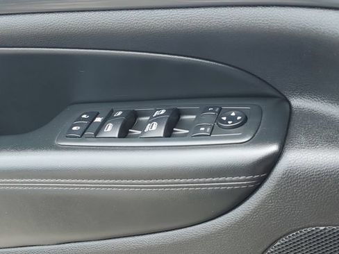 Used 2020 Jeep Grand Cherokee Laredo w/ 18" Wheel & 8.4" Radio Group AWD/4WD image 22