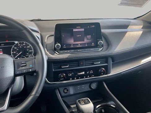 Certified 2025 Nissan Rogue SV FWD image 7