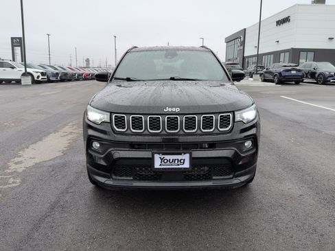 Used 2024 Jeep Compass Latitude image 2