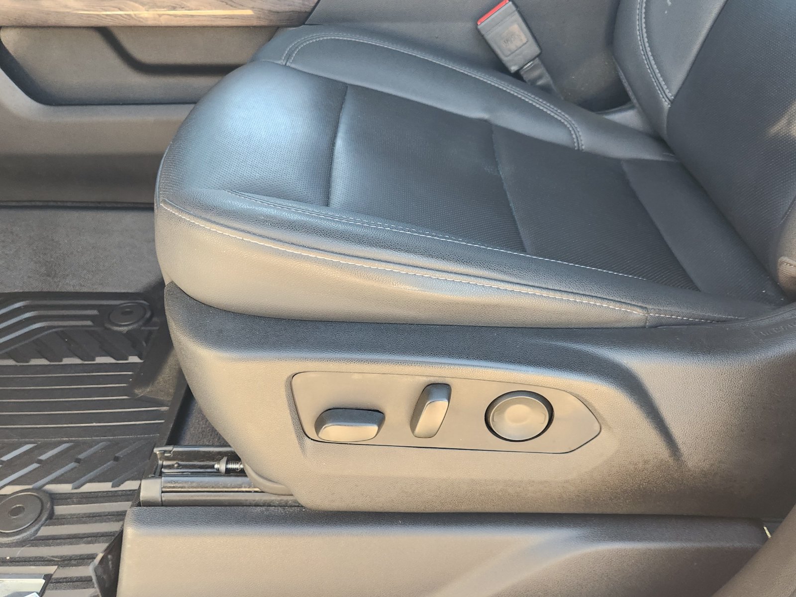 Certified 2023 Chevrolet Silverado 1500 LTZ AWD/4WD image 28