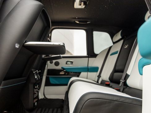 New 2026 Rolls-Royce Cullinan Black Badge image 34