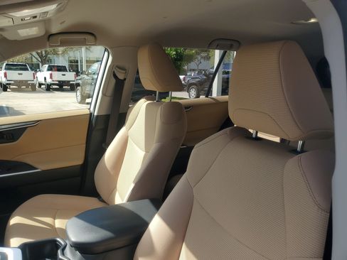 Used 2023 Toyota RAV4 LE image 17