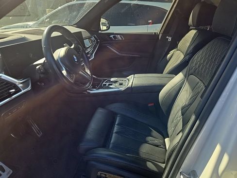 Used 2024 BMW X7 xDrive40i w/ M Sport Package AWD/4WD image 4