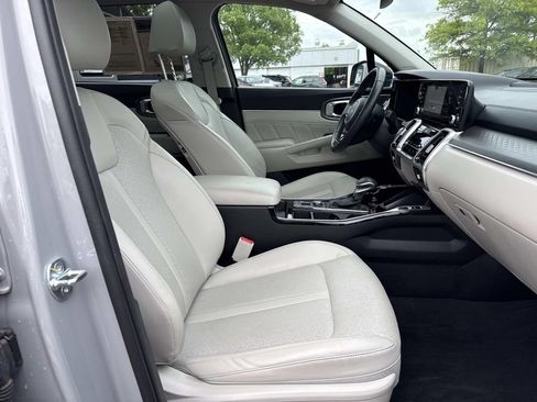 Used 2023 Kia Sorento SX AWD/4WD image 16