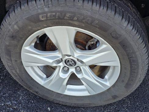 Certified 2021 Toyota RAV4 XLE image 24