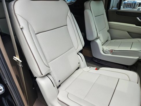 New 2026 GMC Yukon XL Denali w/ Denali Reserve Package AWD/4WD image 30