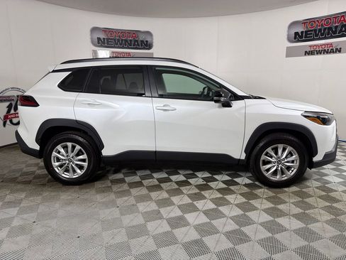 Used 2026 Toyota Corolla Cross LE image 2