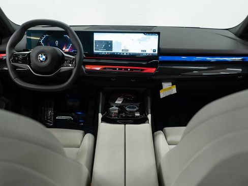 Used 2025 BMW 540i xDrive AWD/4WD image 8