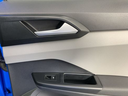 Used 2022 Volkswagen Taos SEL w/ Panoramic Sunroof Package FWD image 37