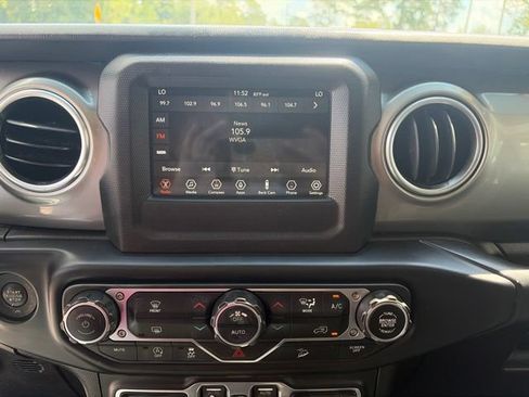 Used 2019 Jeep Wrangler Unlimited Sahara AWD/4WD image 10