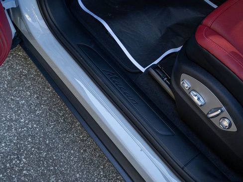 New 2026 Porsche Macan image 23