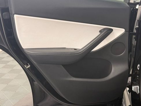 Used 2022 Tesla Model Y Performance image 34