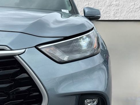 Used 2022 Toyota Highlander XLE FWD image 9