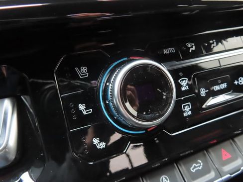 Certified 2025 GMC Sierra 1500 AT4 w/ AT4 Premium Package AWD/4WD image 37