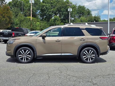 Used 2024 Nissan Pathfinder Platinum w/ Cargo Package AWD/4WD image 23