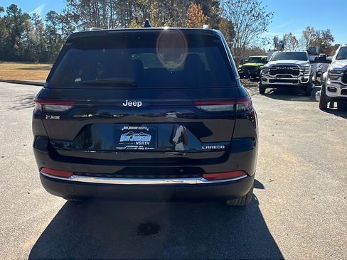 New 2025 Jeep Grand Cherokee Laredo image 9