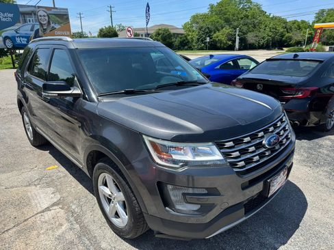 Used 2016 Ford Explorer XLT w/ Equipment Group 201A AWD/4WD image 10