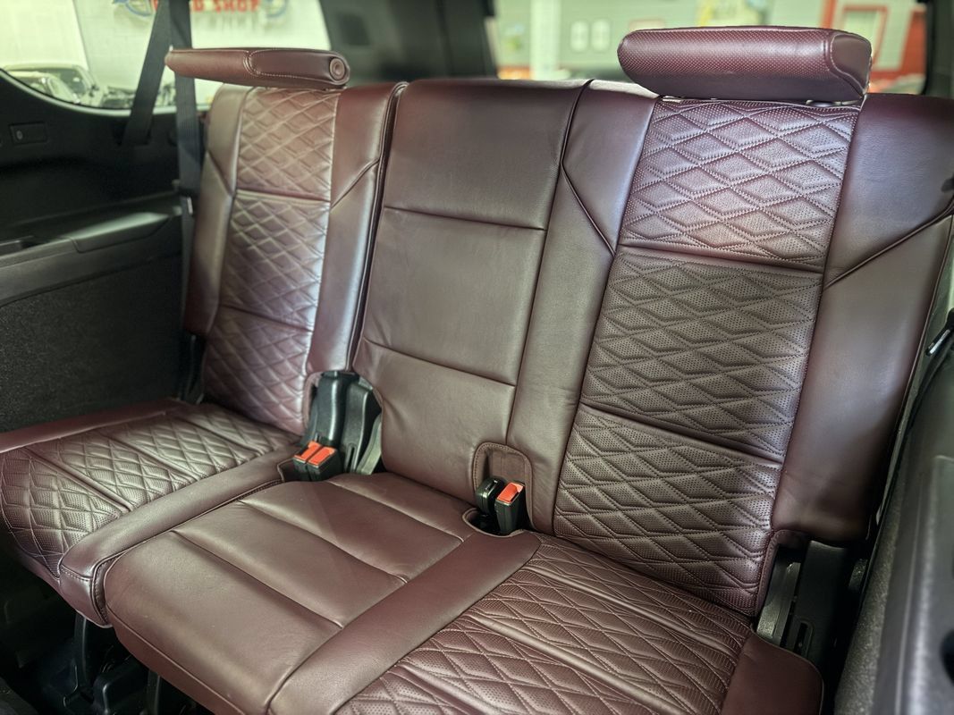 Used 2025 Cadillac Escalade ESV Premium Luxury w/ LPO, Floor Liner Package AWD/4WD image 22