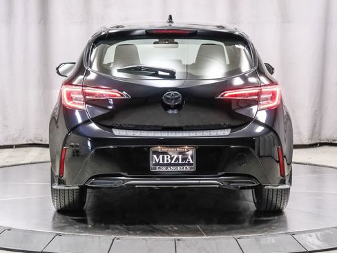 Used 2021 Toyota Corolla SE FWD image 3