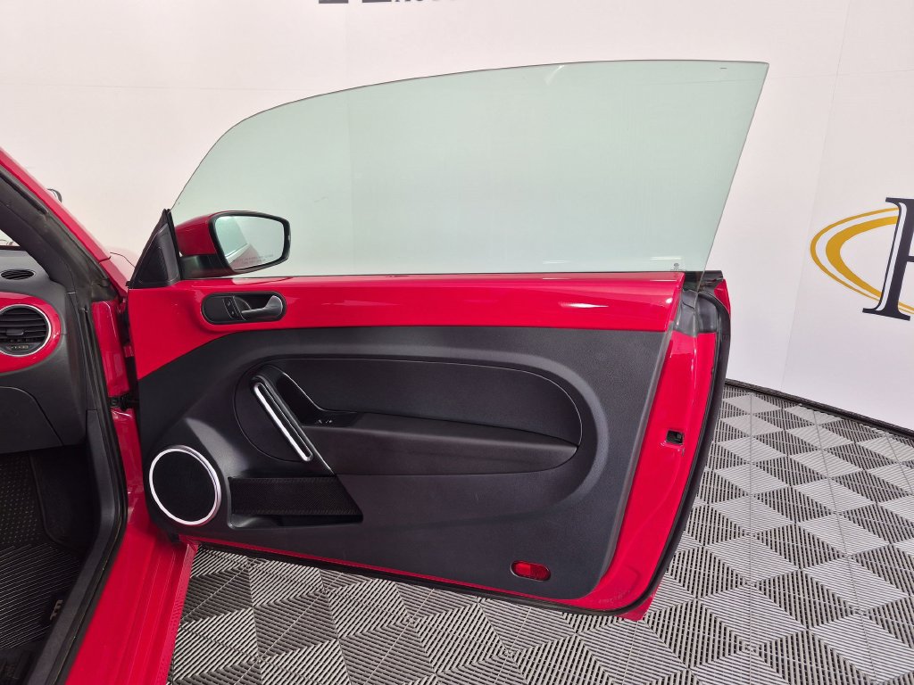 Used 2014 Volkswagen Beetle TDI FWD image 28